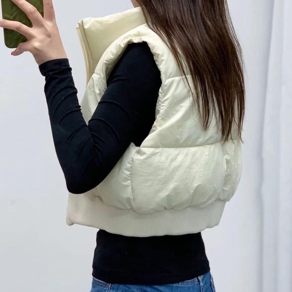 Women’s Warm Cropped Puffer Vest - Picture 5 of 5